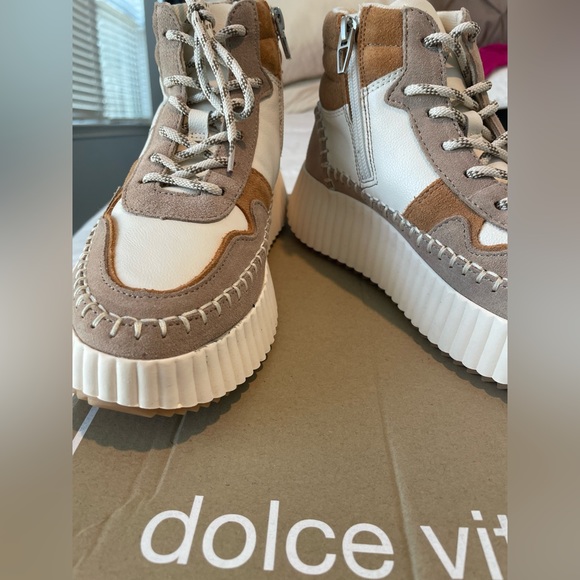 Dolce Vita Daley Sneaker - Picture 7 of 11
